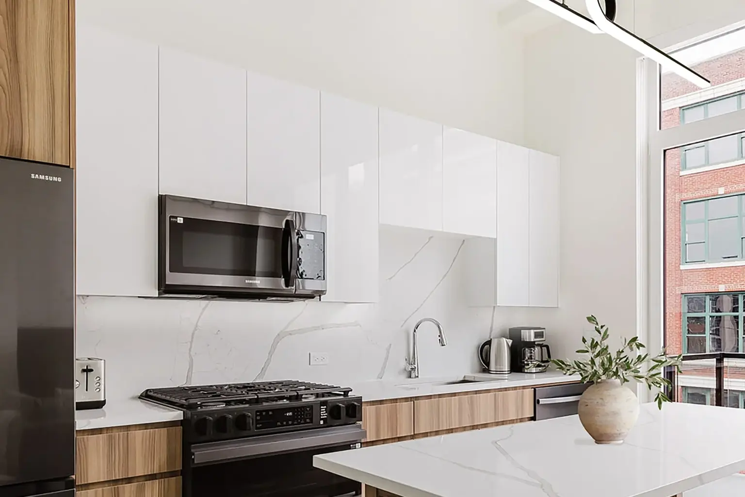 812 W. Adams apartment interior