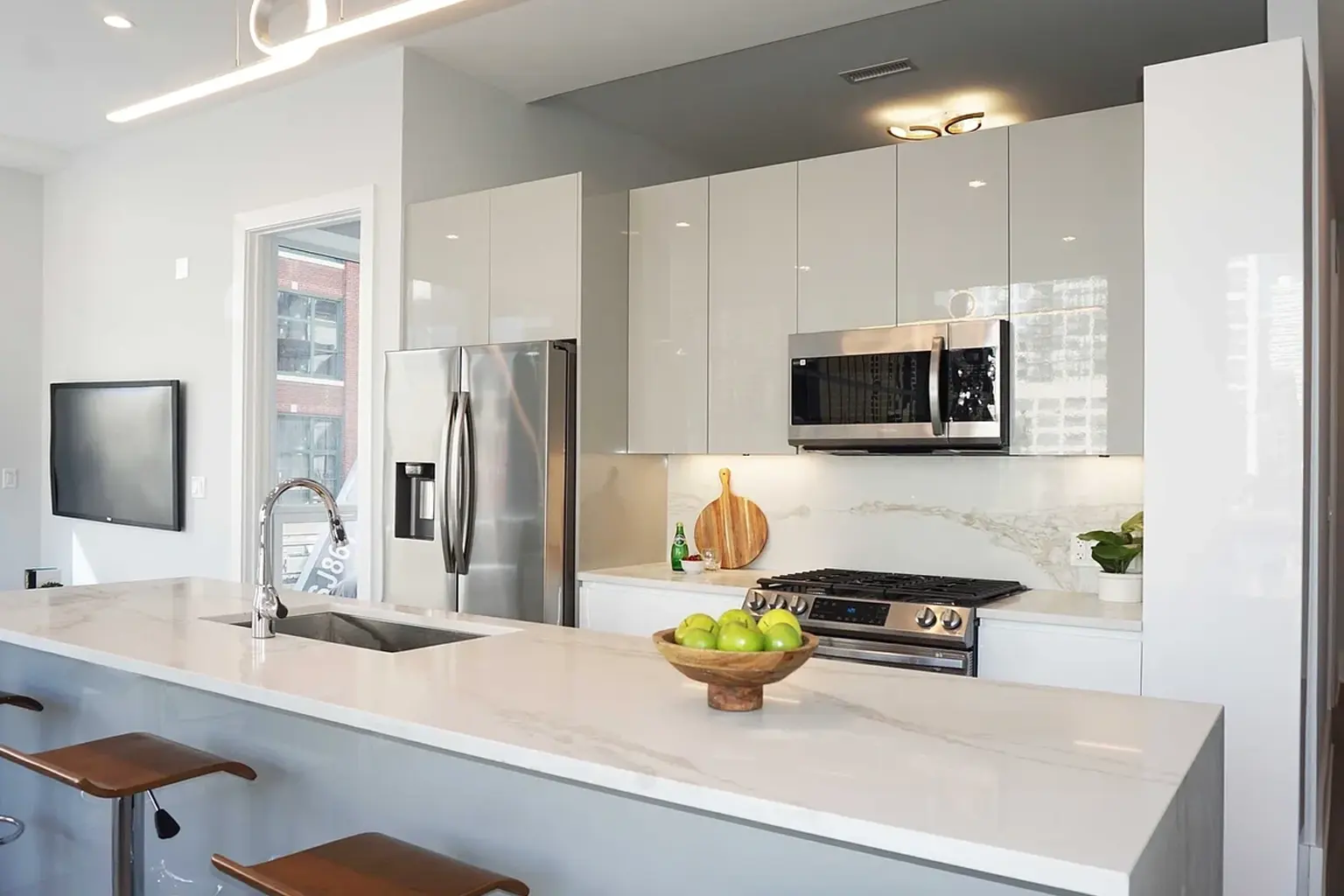 812 W. Adams apartment interior