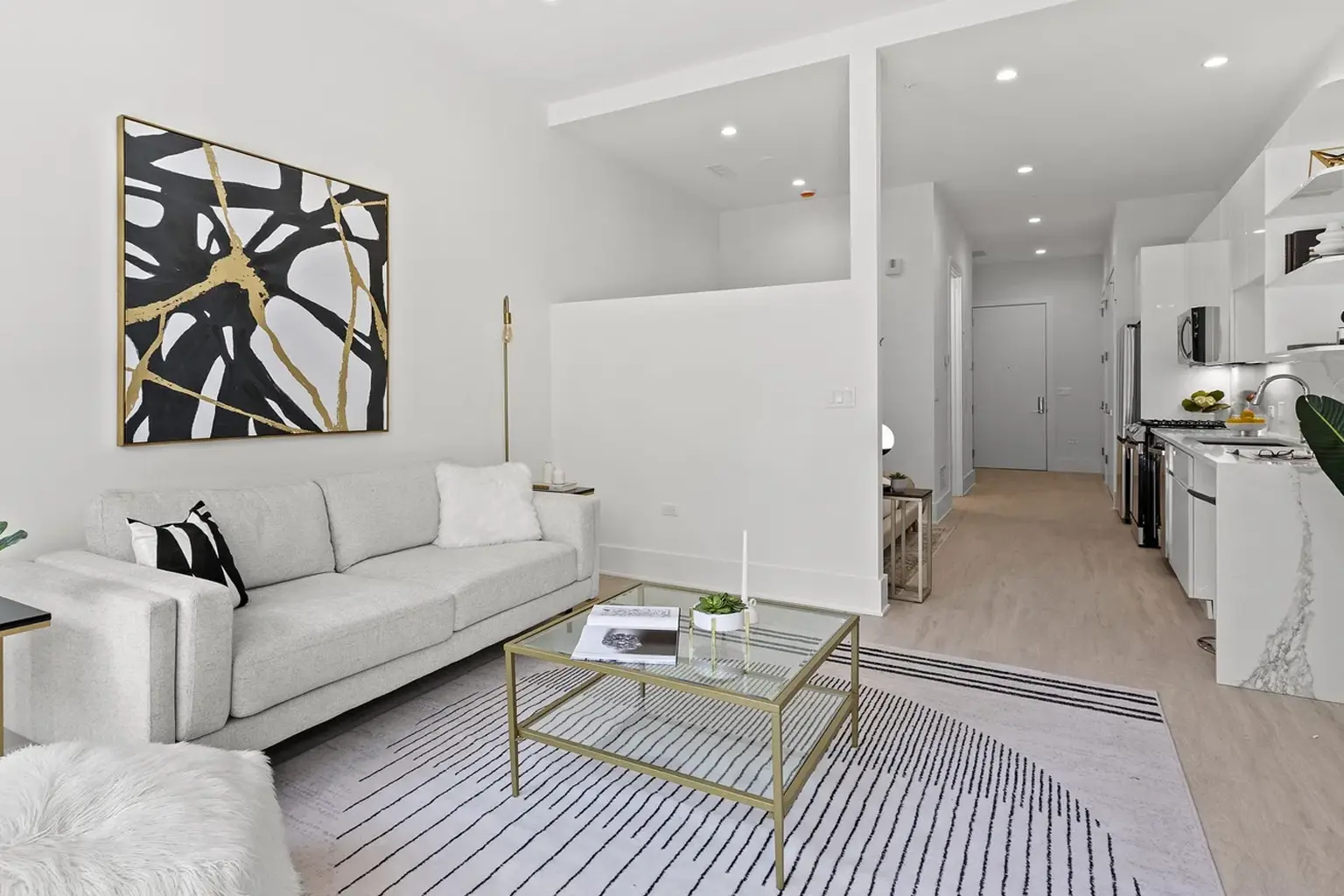 812 W. Adams apartment interior